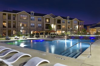 The James on South First in Austin, TX - Foto de edificio - Building Photo