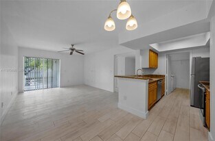 5760 Rock Island Rd in Tamarac, FL - Building Photo