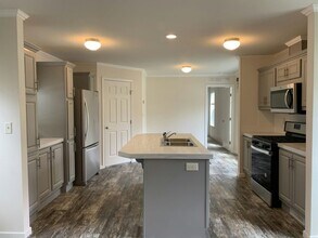 212 Beach in Rockford, MN - Building Photo - Building Photo