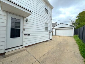 9309 Garfield Blvd in Garfield Heights, OH - Building Photo - Building Photo