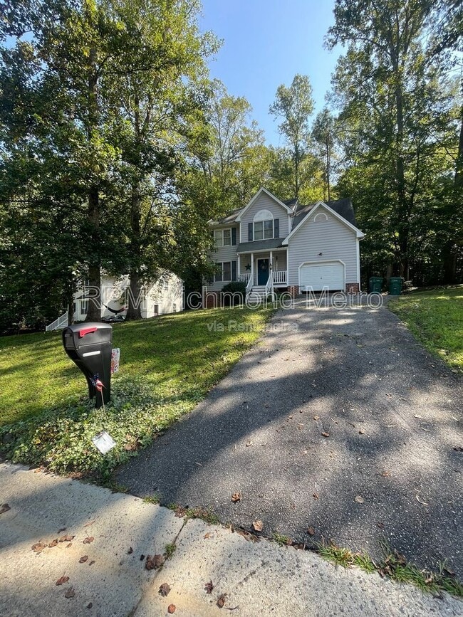 12013 Amber Meadows Ln in Midlothian, VA - Building Photo - Building Photo
