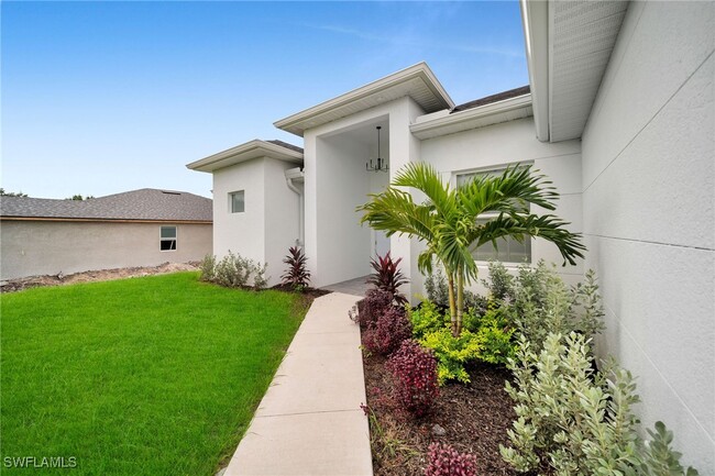 438 Poplar St in Lehigh Acres, FL - Foto de edificio - Building Photo