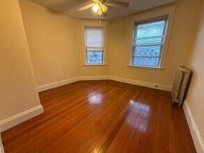 520 Cambridge St, Unit 1 in Cambridge, MA - Foto de edificio - Building Photo