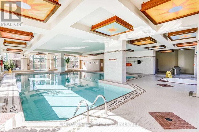 7825 Bayview Ave in Markham, ON - Building Photo - Building Photo