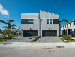 3918 SE Mentmore Ln in Stuart, FL - Building Photo - Building Photo
