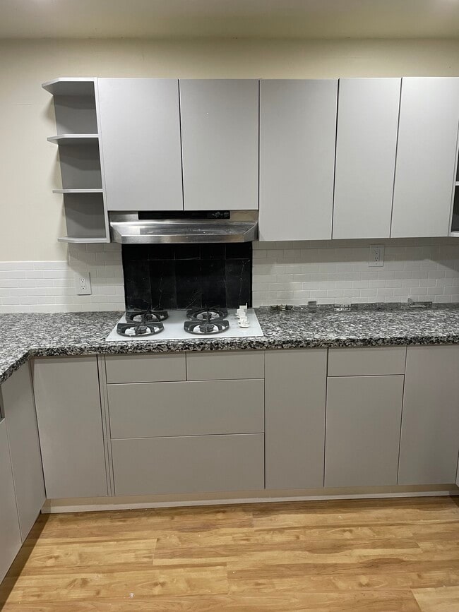 property at 902 S Una Ave