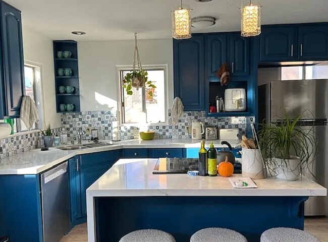 4377 Arizona St, Unit 4377