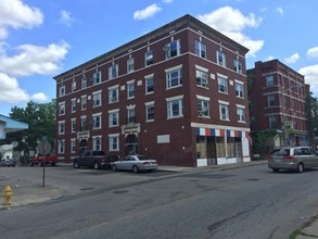 203 Pleasant St in Worcester, MA - Foto de edificio - Building Photo