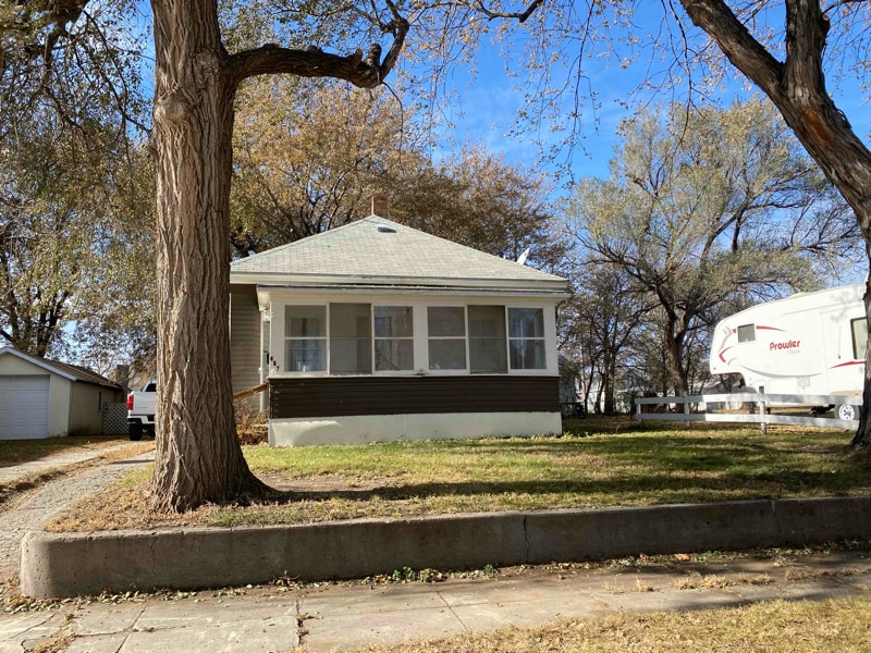 667 Kansas Ave NE in Huron, SD - Building Photo