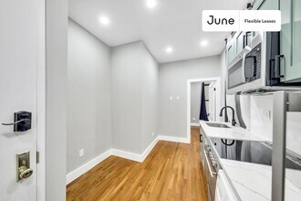 826 9th Ave in New York, NY - Building Photo - Building Photo