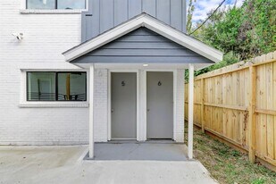 2403 Cleburne St in Houston, TX - Building Photo - Building Photo