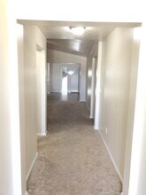 158 NE Lotus Ct in Mountain Home, ID - Building Photo - Building Photo