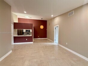 2550 N Nob Hill Rd in Sunrise, FL - Building Photo - Building Photo