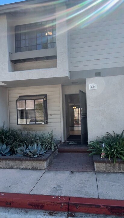 2220 E Chapman Ave in Fullerton, CA - Building Photo