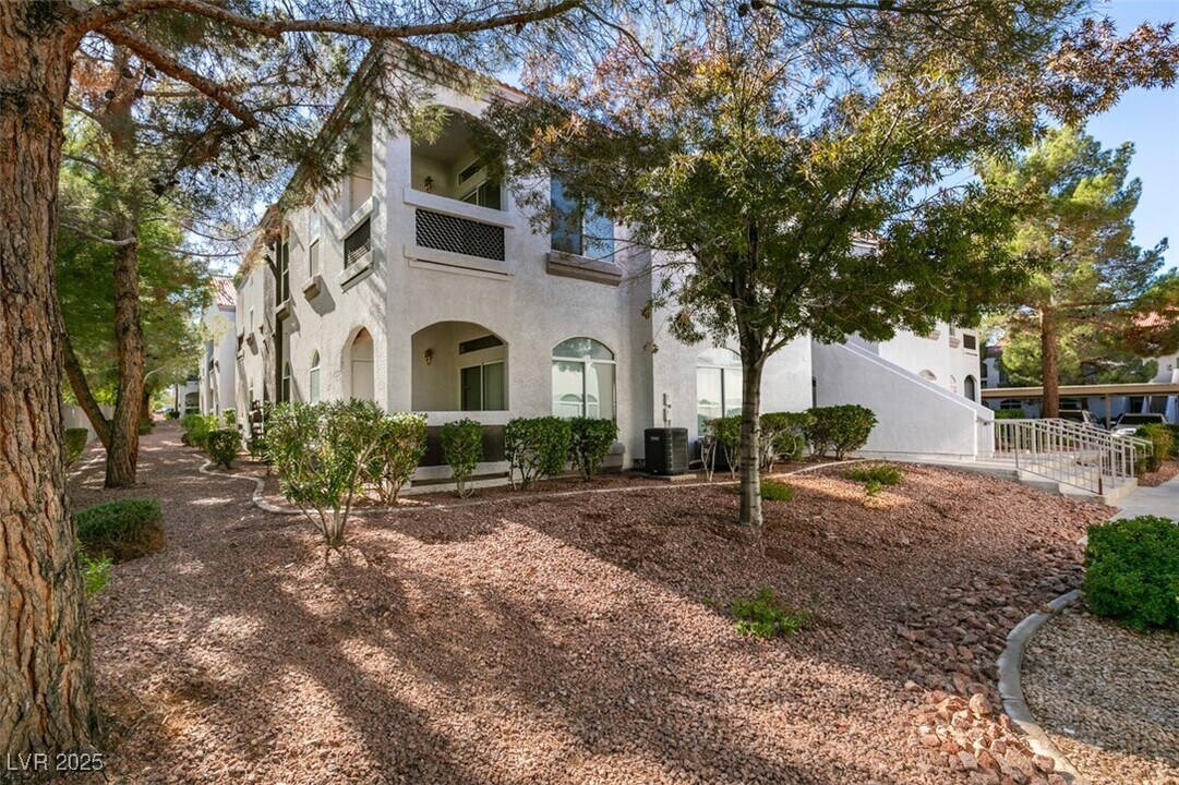 700 Carnegie St in Henderson, NV - Building Photo