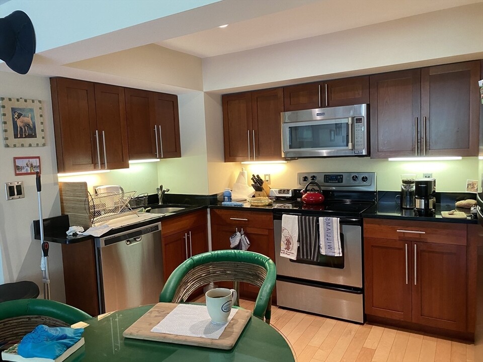 1600 Beacon St, Unit 811 in Brookline, MA - Building Photo