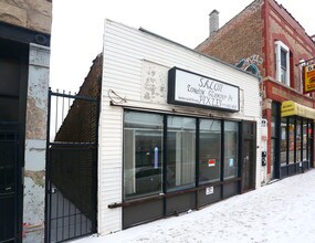 2653-2657 W North Ave in Chicago, IL - Foto de edificio - Building Photo