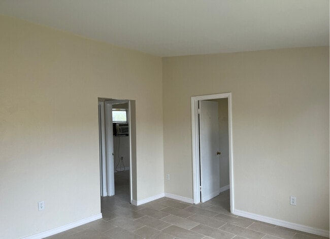 2721 NW 28th St