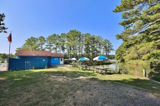 813 Five Point Rd in Virginia Beach, VA - Building Photo - Building Photo