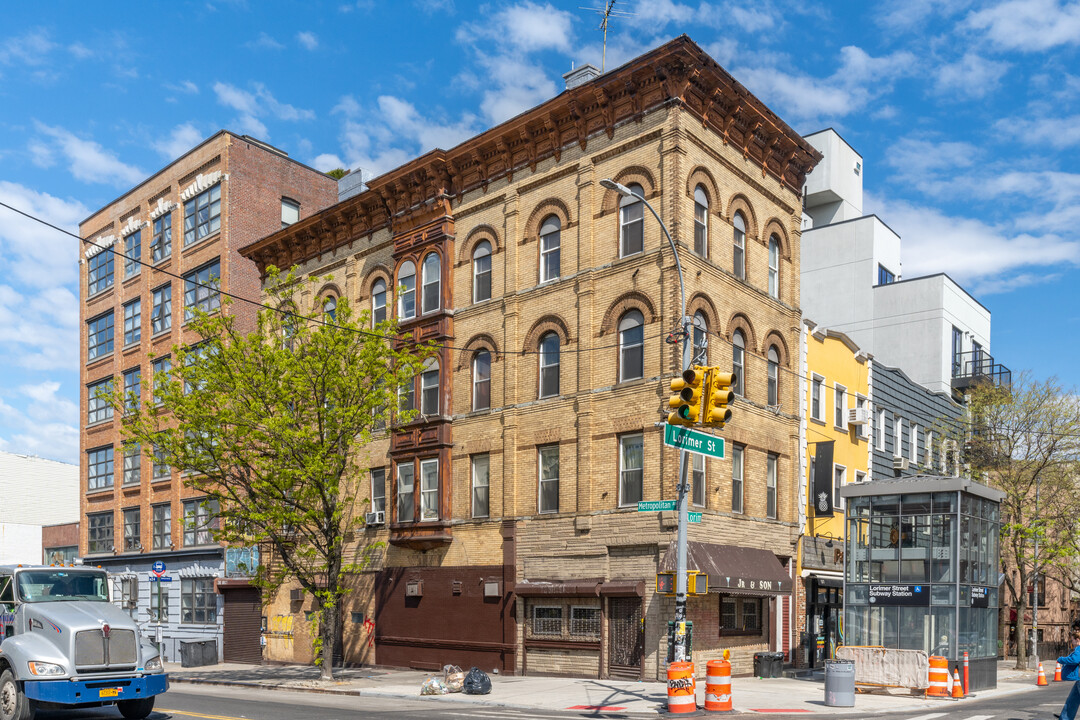 575 Lorimer St in Brooklyn, NY - Building Photo