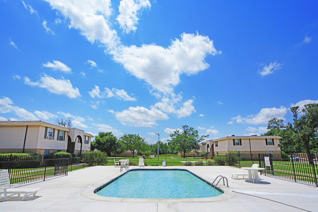 Reeds Landing Apartments in Edmond, OK - Building Photo