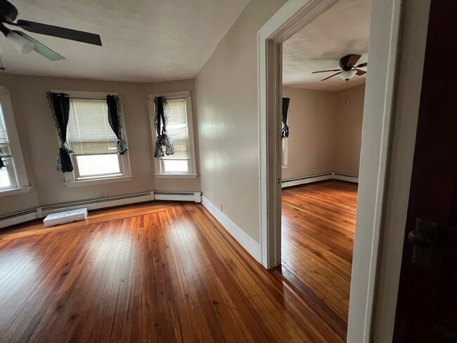20 Carlson St, Unit Floor-1 in New Britain, CT - Building Photo - Building Photo
