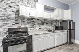 946 Main St in Buffalo, NY - Building Photo - Building Photo