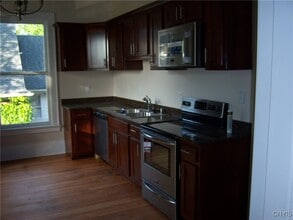 1658 James St in Syracuse, NY - Building Photo - Building Photo