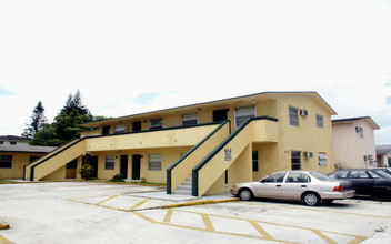 1420-1432 W 29th St in Hialeah, FL - Building Photo - Building Photo