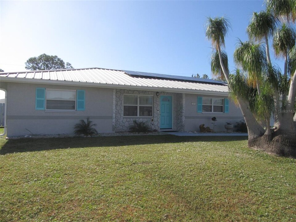 22297 Yonkers Ave in Port Charlotte, FL - Building Photo