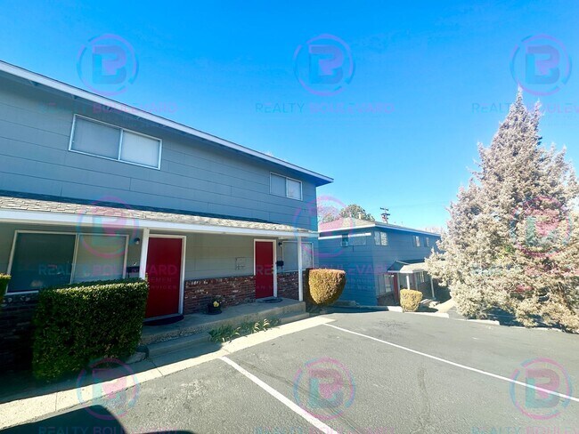 property at 1658 Idlewild Dr