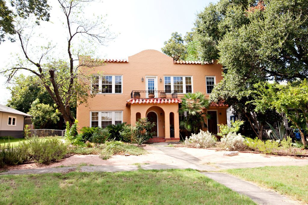 512 W Gramercy Pl in San Antonio, TX - Building Photo