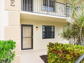 1101 Pinecrest Cir in Jupiter, FL - Building Photo - Building Photo