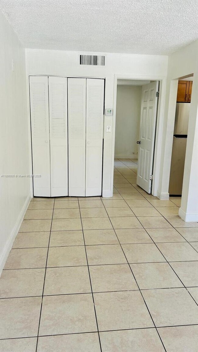 241 SE 9th Ave in Pompano Beach, FL - Building Photo - Building Photo
