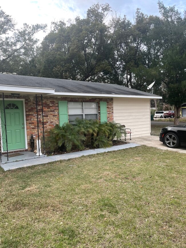 157 N Rhodes St in Mount Dora, FL - Building Photo - Building Photo