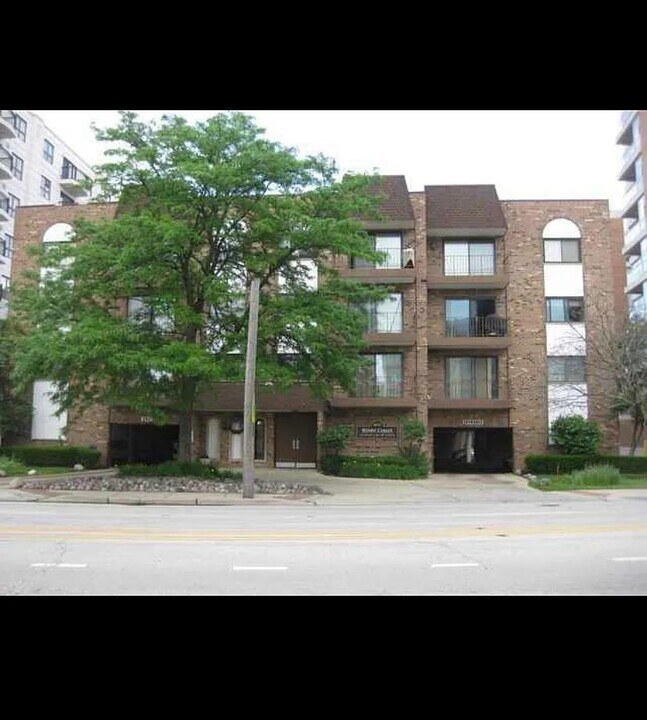 603 S River Rd, Unit 1L in Des Plaines, IL - Building Photo