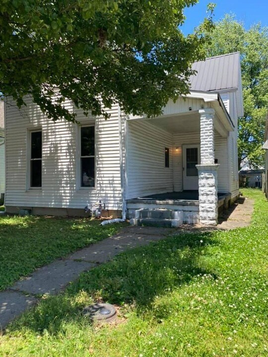2225 W Iowa St in Evansville, IN - Building Photo