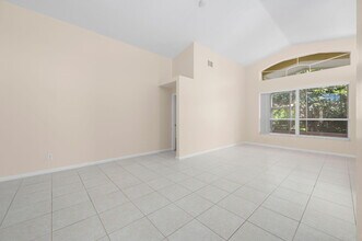 6980 SE Twin Oaks Cir in Stuart, FL - Building Photo - Building Photo