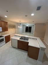 9401 Leland Dr in Orlando, FL - Foto de edificio - Building Photo