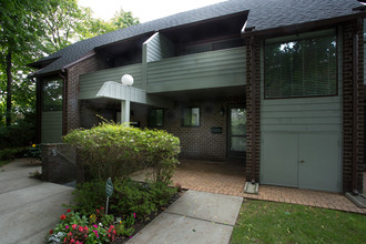 Fairfield Townhouses At Lawrence in Lawrence, NY - Foto de edificio - Building Photo