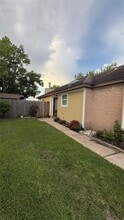 6018 Beaconridge Dr in Houston, TX - Building Photo - Building Photo