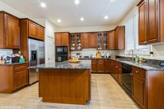 2016 Valor Ct in Glenview, IL - Building Photo - Building Photo