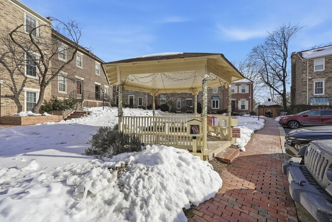 6701 Washington Blvd, Unit E in Arlington, VA - Foto de edificio - Building Photo