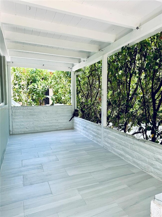 10824 NE 3rd Ct in Miami, FL - Foto de edificio - Building Photo