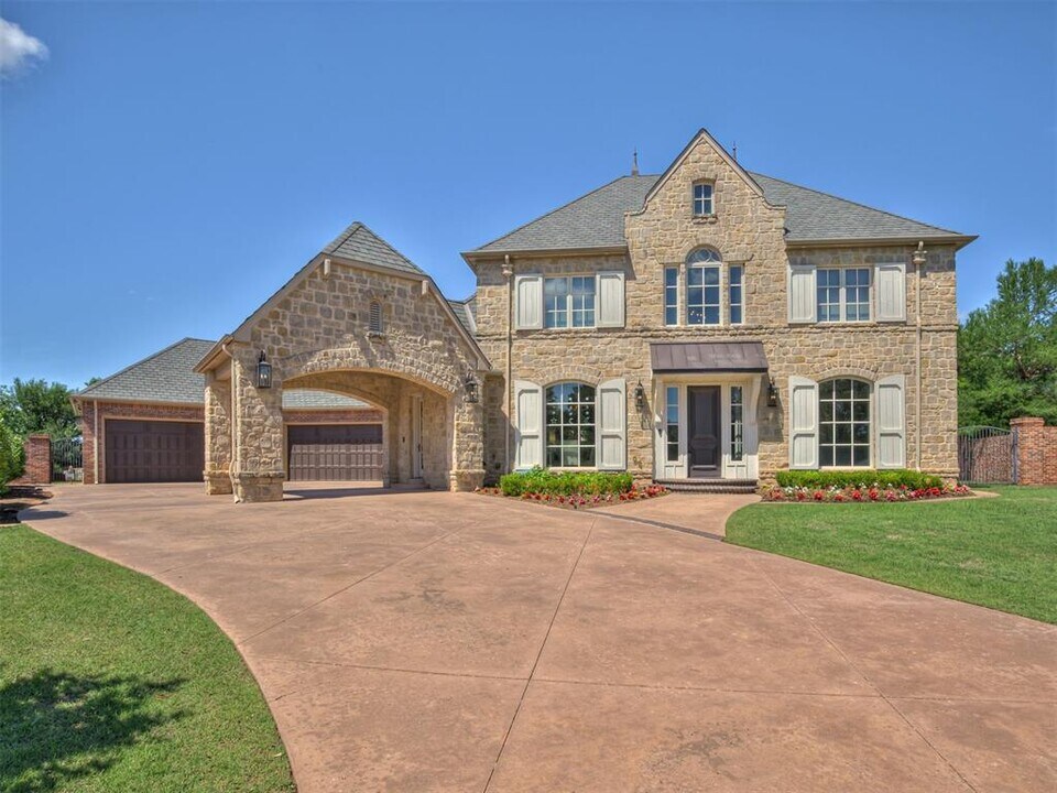18601 Wolf Creek Dr in Edmond, OK - Building Photo