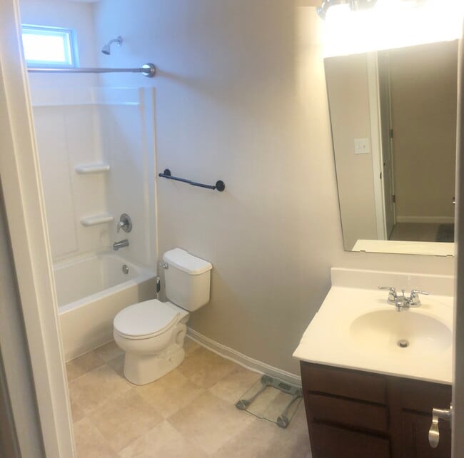 7002 Drury Dr in Louisville, KY - Building Photo - Building Photo