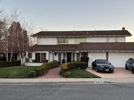 32008 Foxmoor Ct in Westlake Village, CA - Building Photo