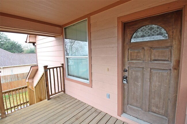 8615 Sweetbrush Dr in Houston, TX - Foto de edificio - Building Photo
