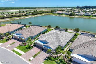 14799 Edgewater Cir in Naples, FL - Building Photo - Building Photo