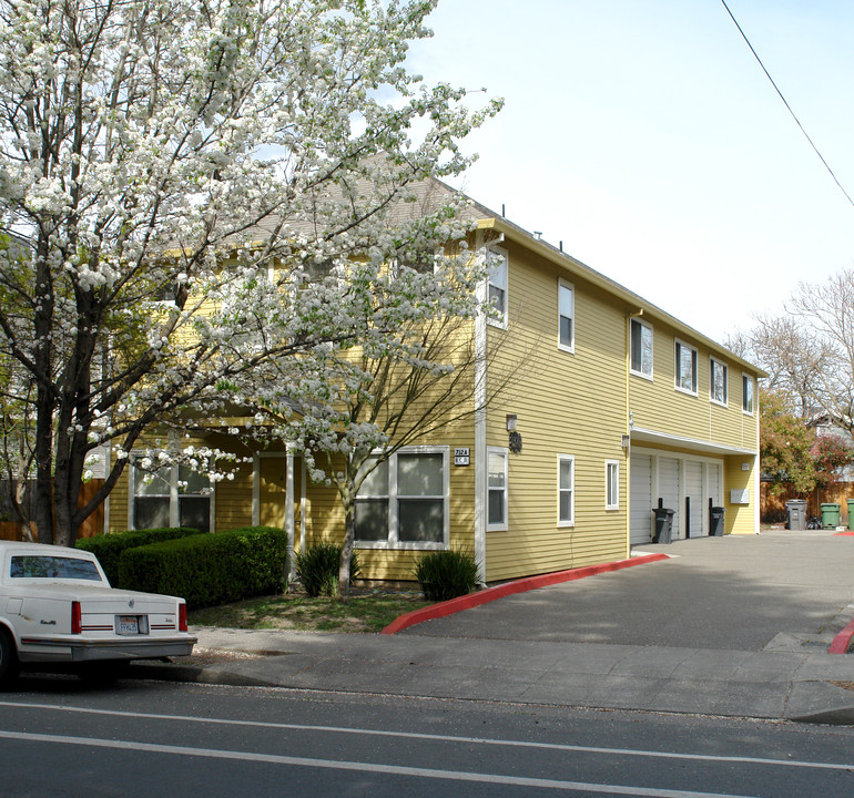 712 Morgan St in Santa Rosa, CA - Foto de edificio